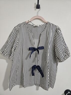 Haver. London  Striped Short-Sleeve Tie-Front Shirt